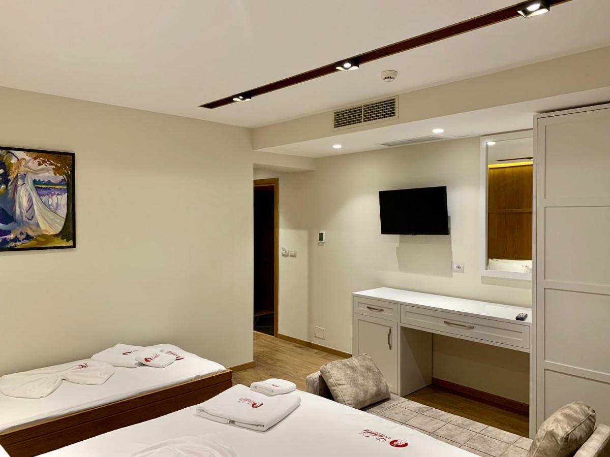 Hotel Lahuta Bajram Curri ภายนอก รูปภาพ