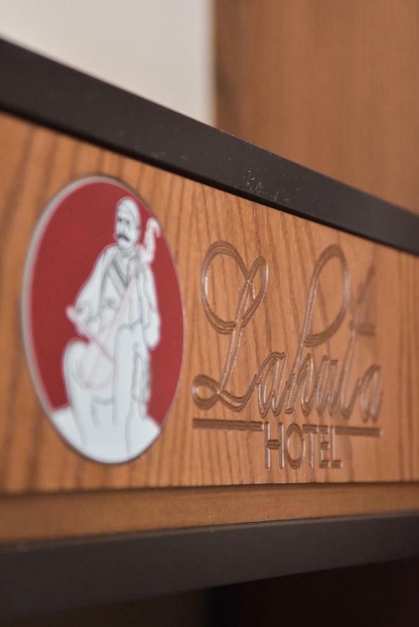 Hotel Lahuta Bajram Curri ภายนอก รูปภาพ