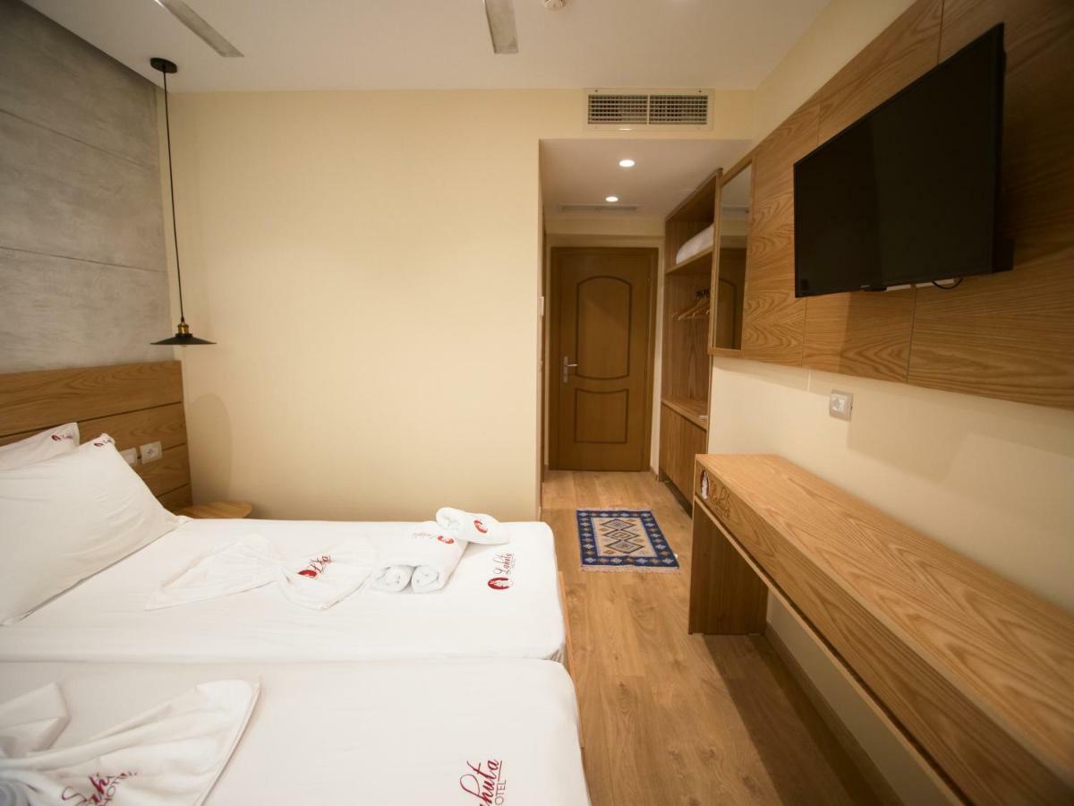 Hotel Lahuta Bajram Curri ภายนอก รูปภาพ