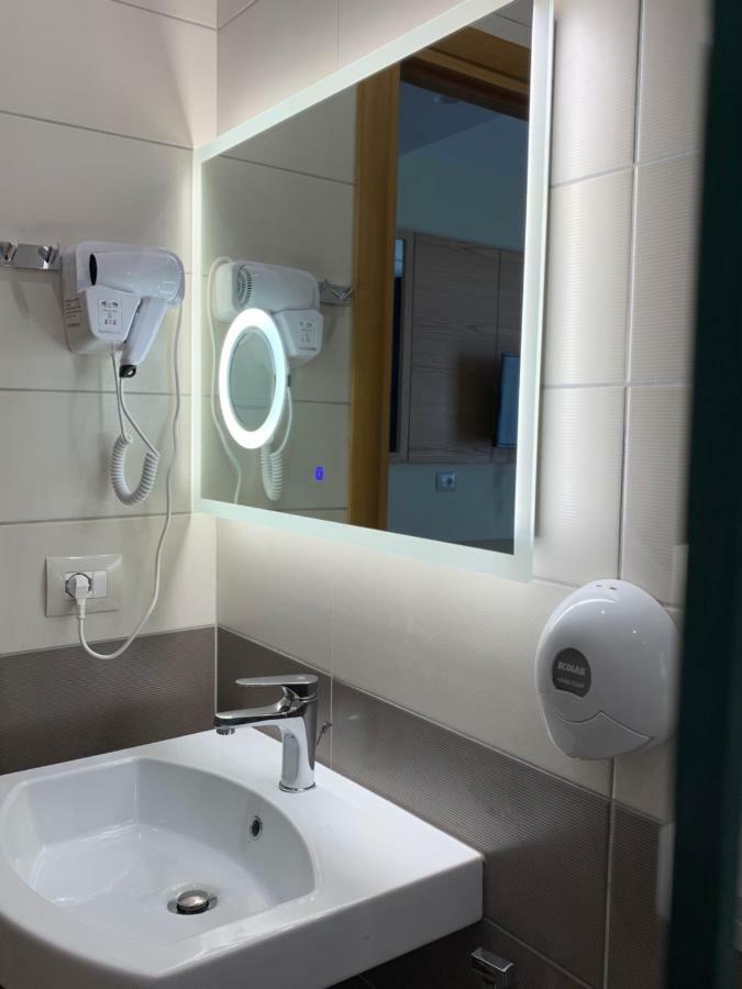 Hotel Lahuta Bajram Curri ภายนอก รูปภาพ